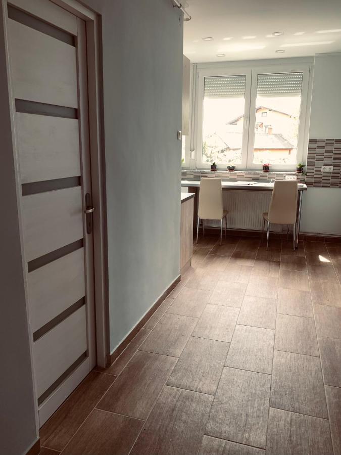 Modern Two Bedroom Flat With Balcony Lenti Zewnętrze zdjęcie