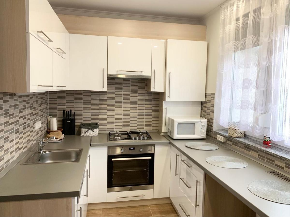 Modern Two Bedroom Flat With Balcony Lenti Zewnętrze zdjęcie