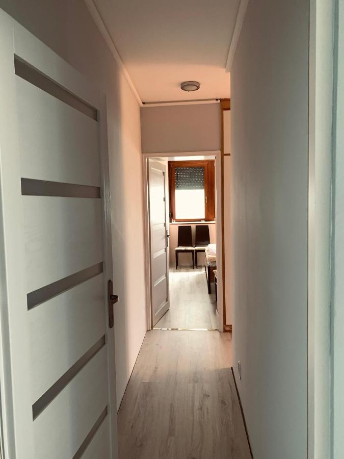 Modern Two Bedroom Flat With Balcony Lenti Zewnętrze zdjęcie