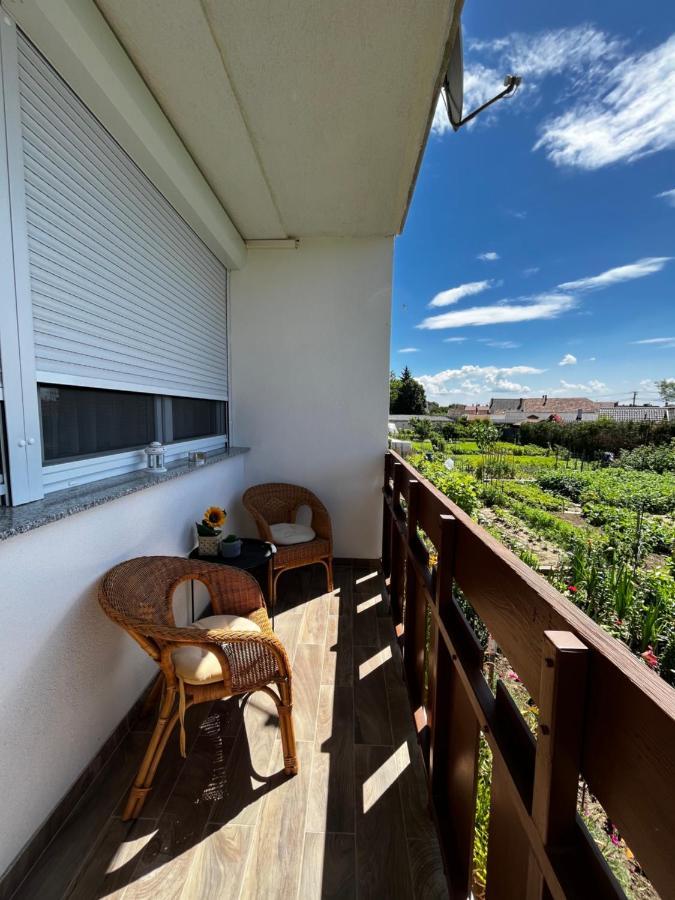 Modern Two Bedroom Flat With Balcony Lenti Zewnętrze zdjęcie