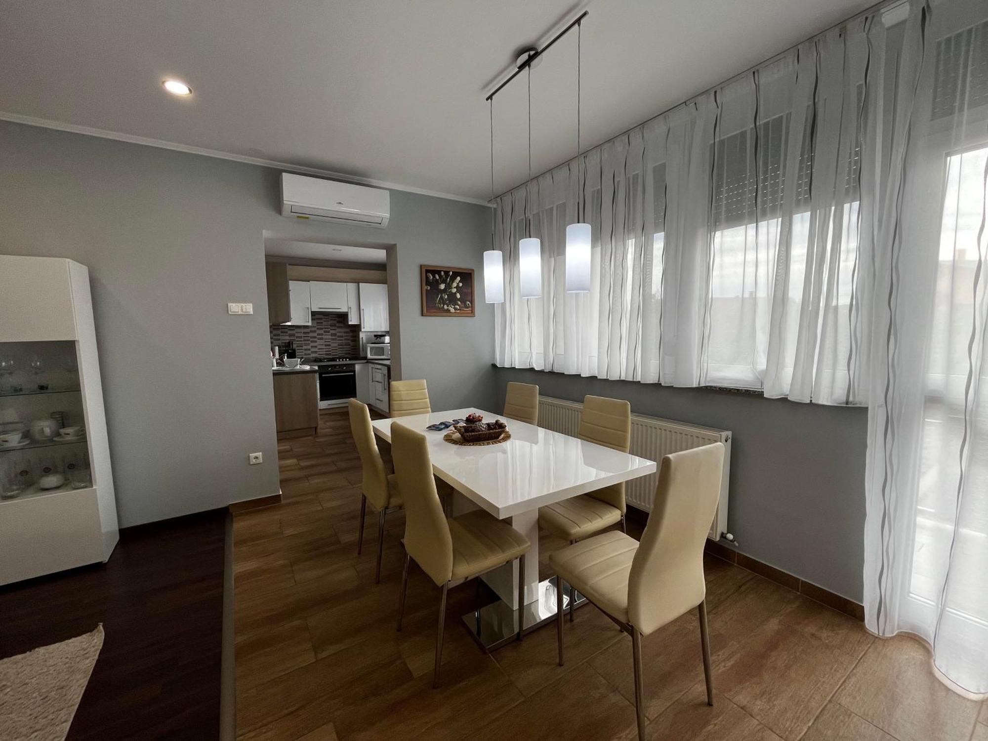 Modern Two Bedroom Flat With Balcony Lenti Zewnętrze zdjęcie